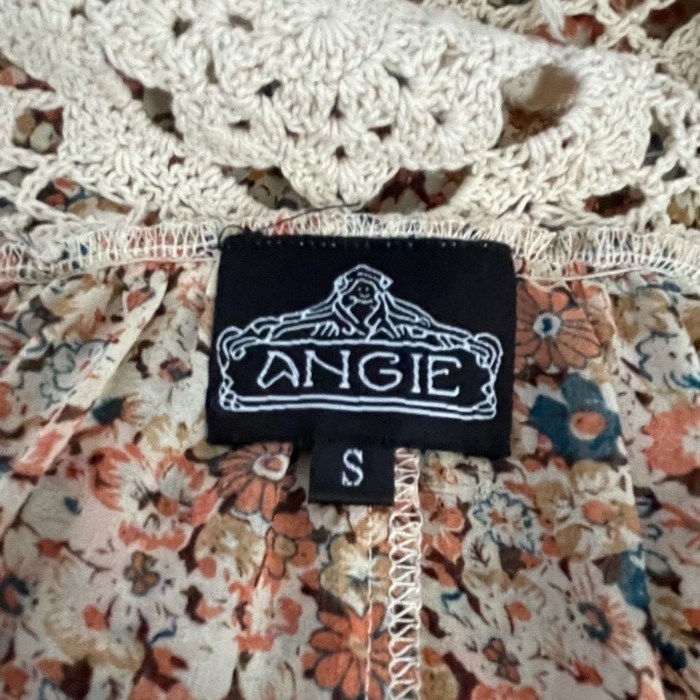 🟢Angie Women’s Crochet Asymmetric Floral Tank Top Size S - Picture 5 of 6
